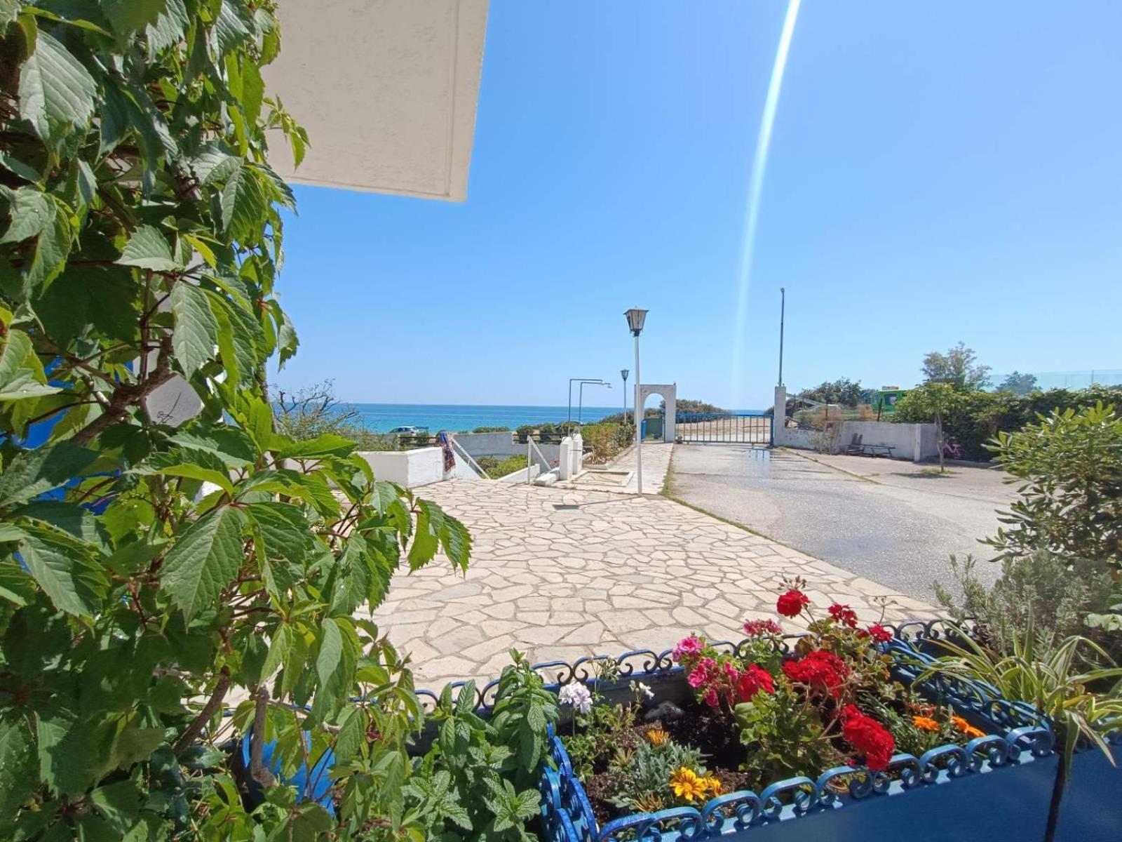 Villa Right Across The Sea Nea Kallikrateia Exterior foto