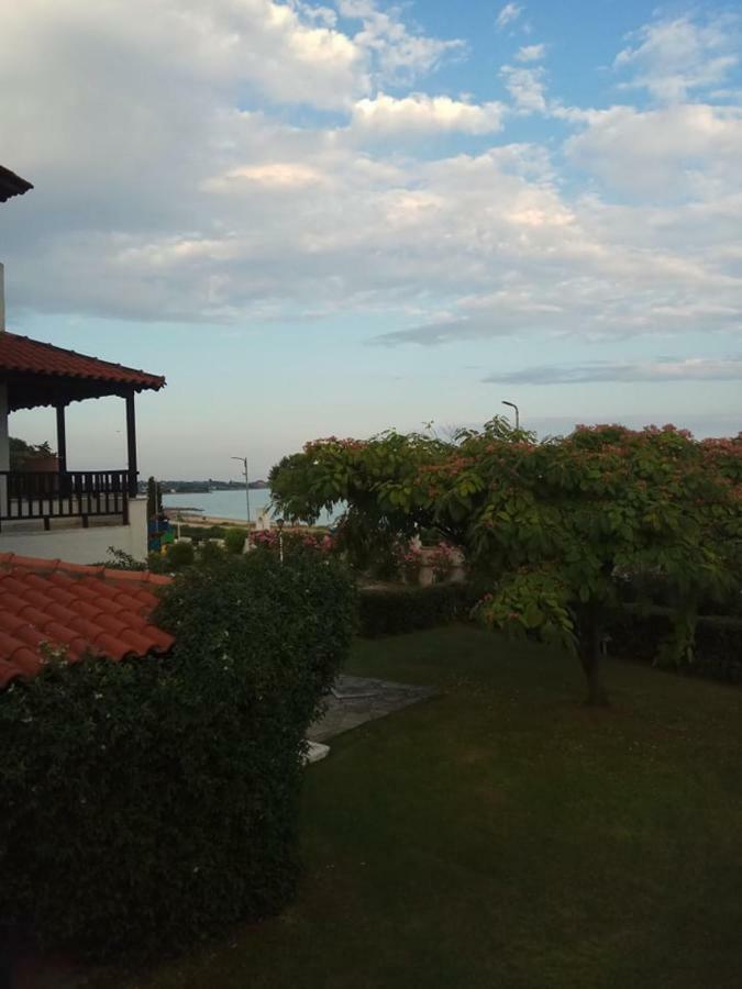 Villa Right Across The Sea Nea Kallikrateia Exterior foto