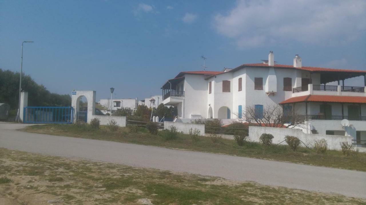 Villa Right Across The Sea Nea Kallikrateia Exterior foto