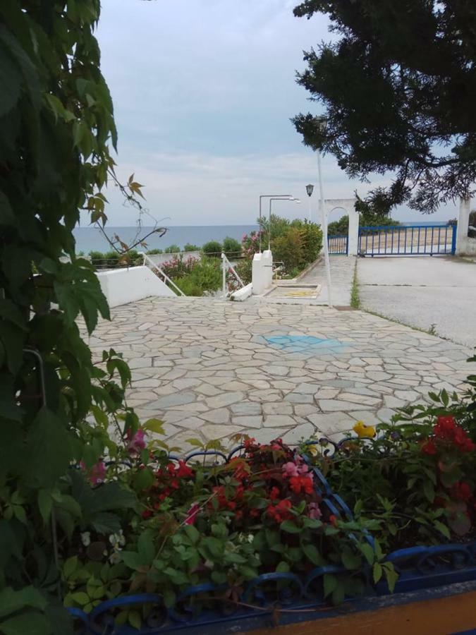 Villa Right Across The Sea Nea Kallikrateia Exterior foto